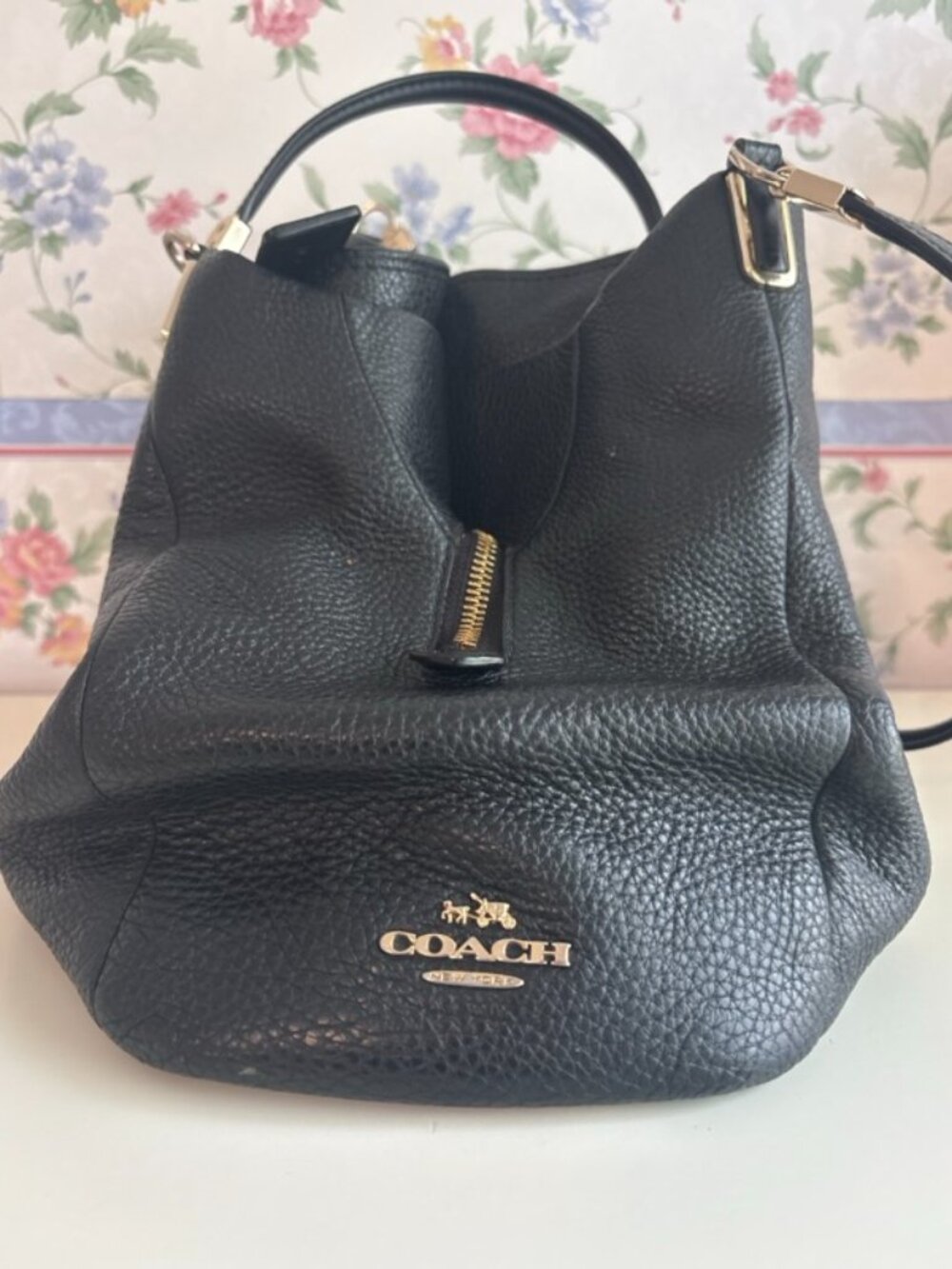 Coach Hallie Shoulder Bag Black Pebbled Leather with Gold Hardware - Picture 4 of 16